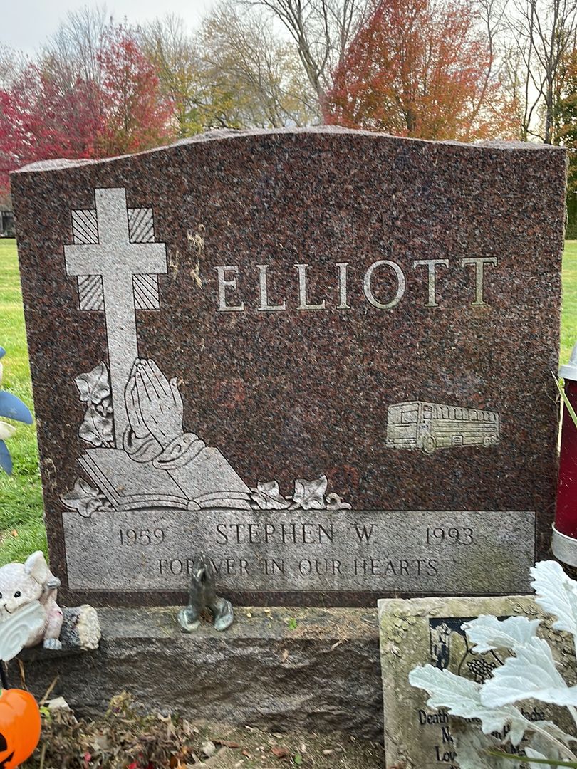 Mister ROBERT J ELLIOT's grave
